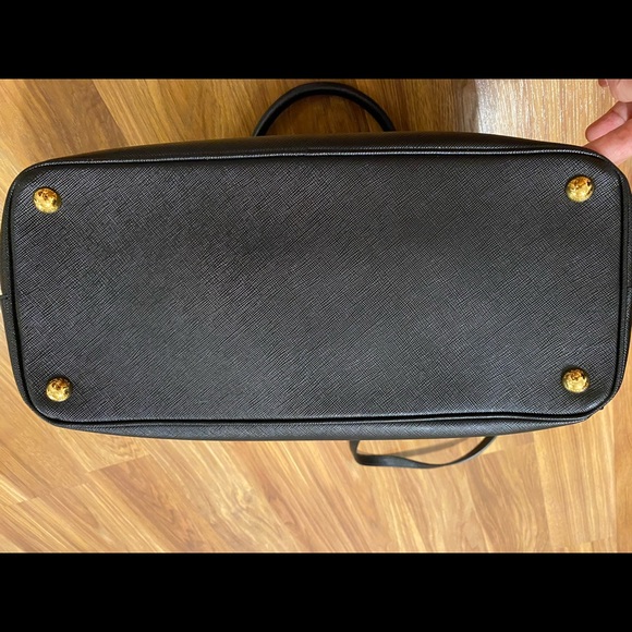 Black Saffiano Prada - medium size - Picture 7 of 12